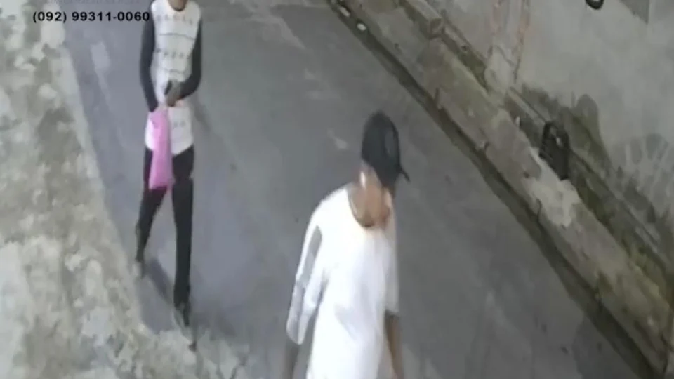 VEJA VÍDEO! Dupla leva carro e invade casa durante assalto no Parque das Nações