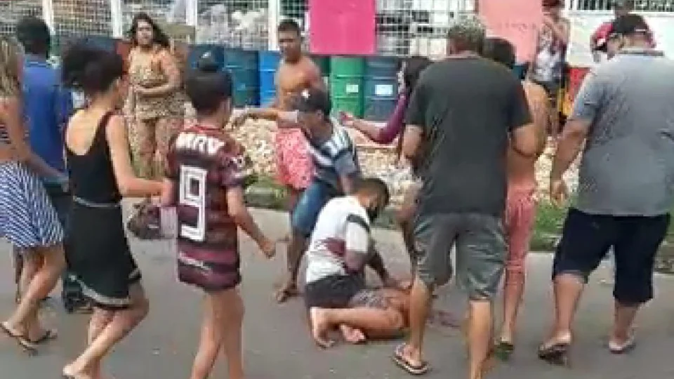 VEJA VIDEO! Homem é baleado três vezes e morre em hospital na Zona Leste