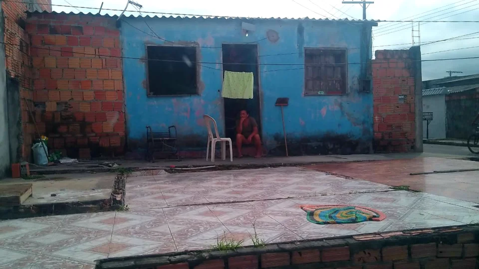 Jovem é executado com 10 tiros na frente da mãe no bairro Cidade Nova; Veja!