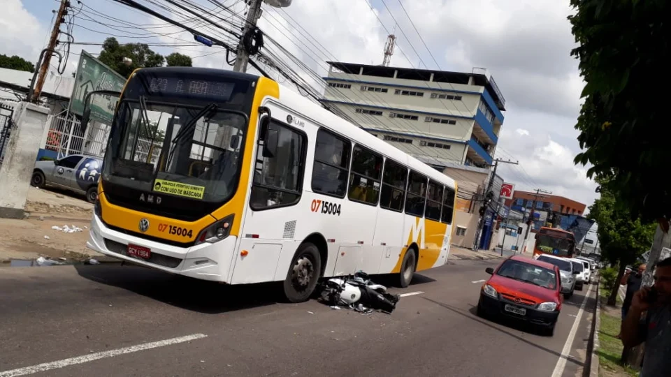 Acidente grave deixa um motoqueiro ferido no Aleixo Veja!