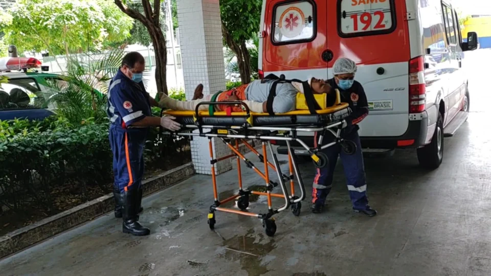 Acidente grave deixa um motoqueiro ferido na Avenida André Araujo; Veja vídeo!