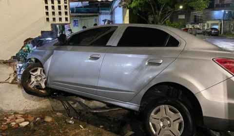 VEJA VIDEO! Motorista embriagado invade lanche com carro no bairro Japiim