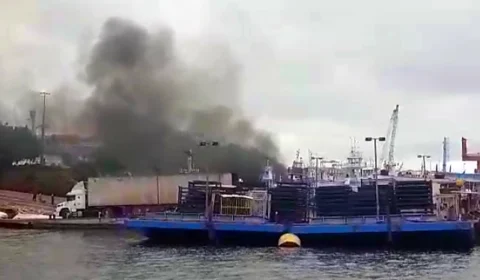 Incêndio causa explosão de uma balsa na zona Sul da cidade; Veja vídeo!