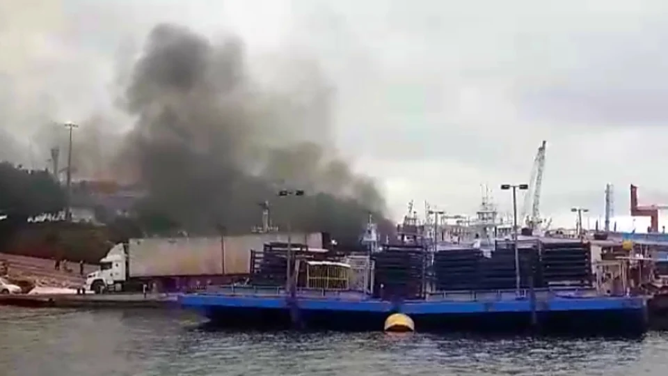 Incêndio causa explosão de uma balsa na zona Sul da cidade; Veja vídeo!