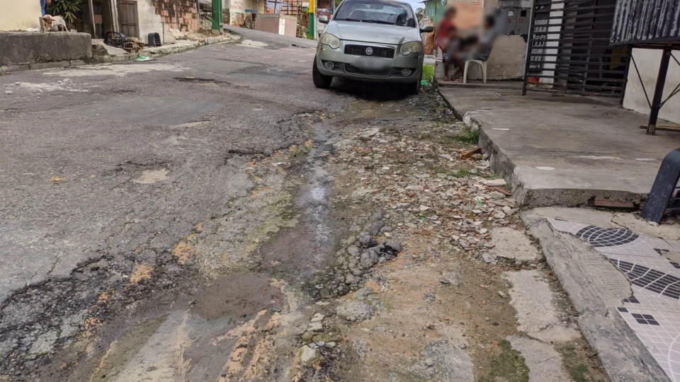 Moradores denunciam buracos em rua do bairro São José