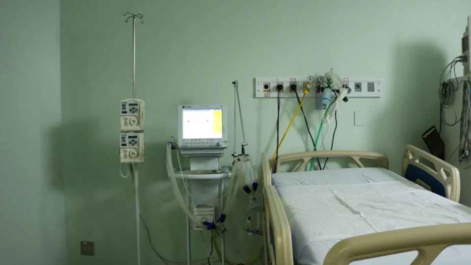 Pacientes com câncer diagnosticados com Covid-19 ganham ala para tratamento no FCecon