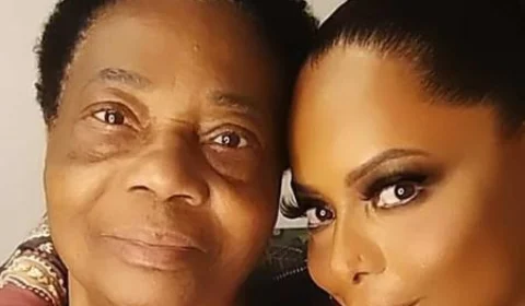 Adriana Bombom fala sobre a morte da mãe e afirma: “Infelizmente, já ouvi críticas de pessoas questionando o luto”.