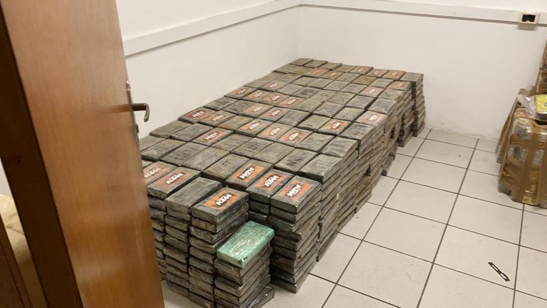 Operação da PF apreende 2,5 toneladas de cocaína no Rio de Janeiro.