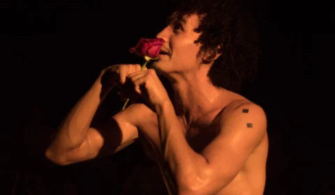 “Combo Teatro” apresenta espetáculo Provérbios de Burro em cinco zonas de Manaus