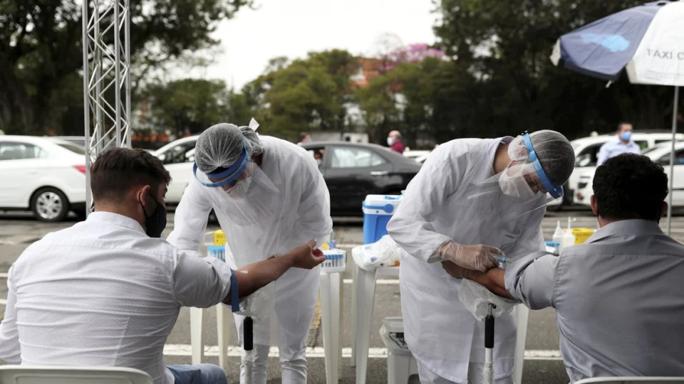 Covid-19: Brasil tem 6,92 milhões de casos e 181,8 mil mortes