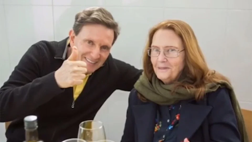 Autorização da justiça permite que Crivella acompanhe o sepultamento da mãe