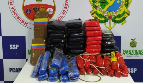 Base Arpão apreende mais de 60 kg de entorpecentes e prende sete tripulantes de embarcação. VEJA VÍDEO.