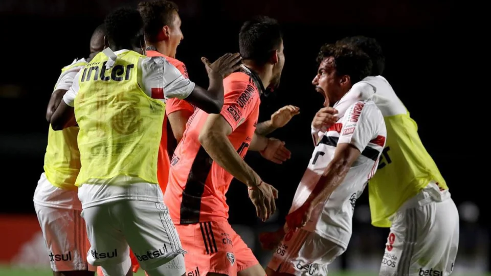 São Paulo vence Atlético-MG no Morumbi