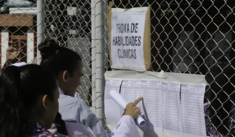 Mais de 15 mil médicos participam do Exame Nacional de Revalidação de Diplomas hoje