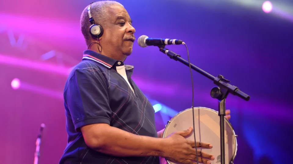 Morre aos 80 anos o Cantor Ubirany, do grupo Fundo de Quintal