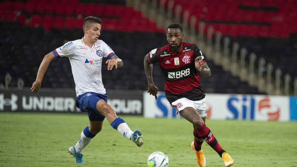Jogador do Bahia é afastado após ser acusado de racismo por Gerson, do Flamengo