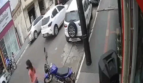 Irmão salva menina de 3 anos de ser atropelada; Veja vídeo.