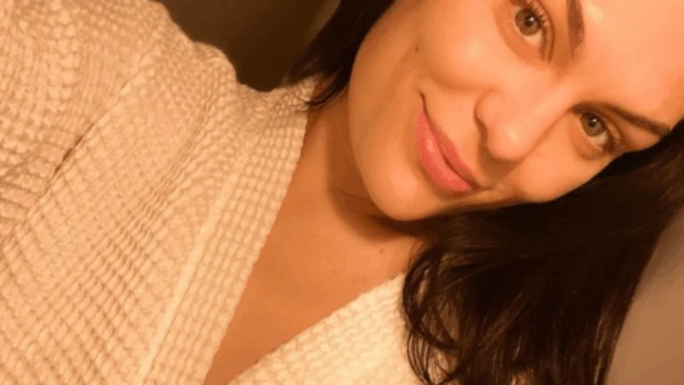 Cantora descobre síndrome rara no ouvido e afirma: “Chorei muito”.