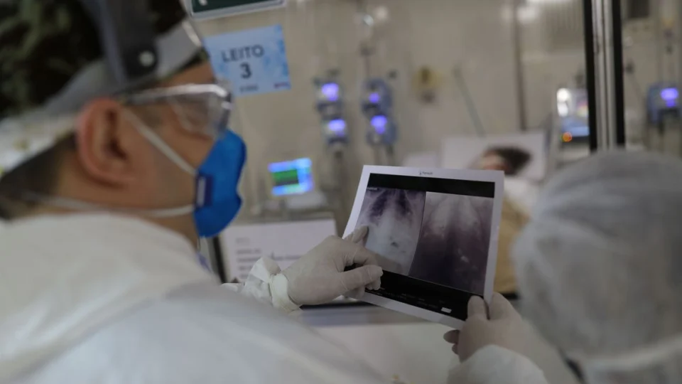 Covid-19: Média de mortes cai 19,5% no país em duas semanas