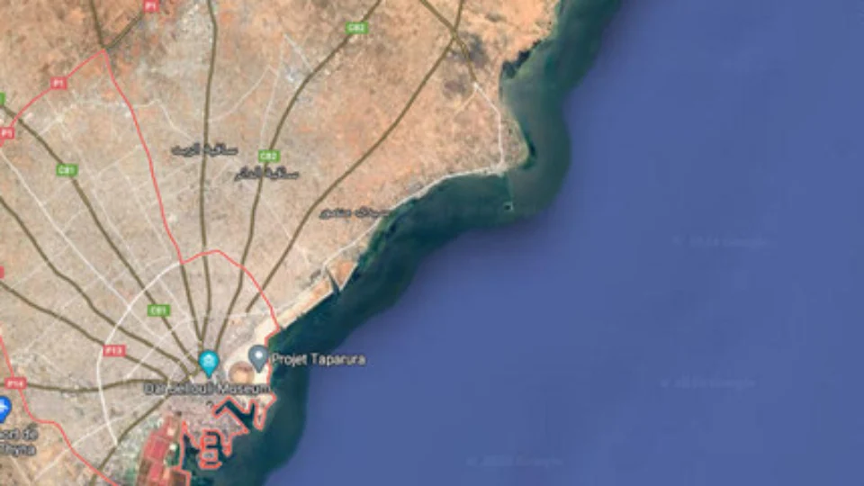 Barco com imigrantes africanos afunda na costa da Tunísia