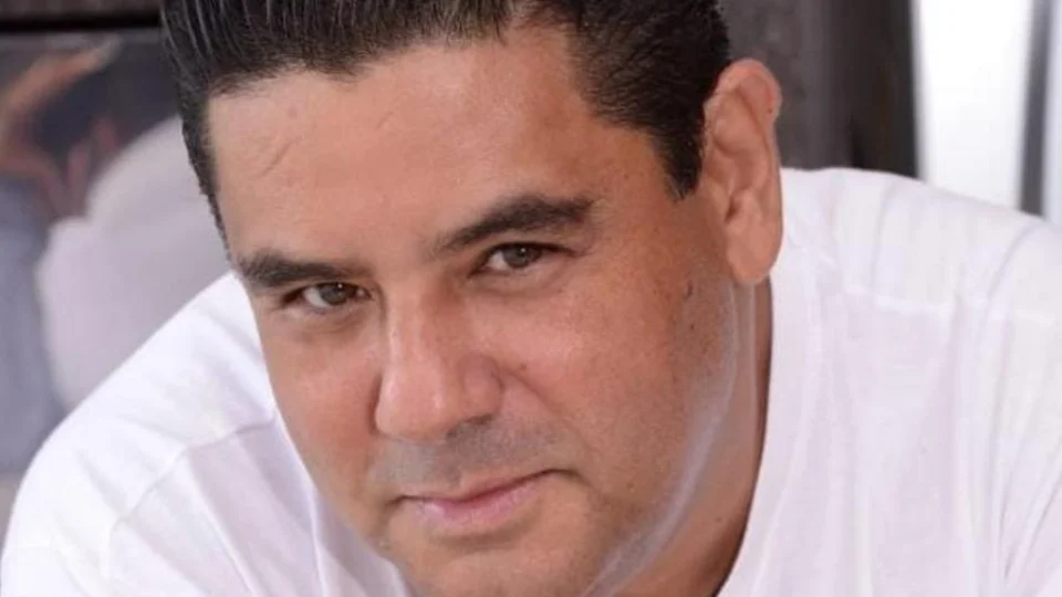 Cantor sertanejo morre após passar por complicações da Covid-19.