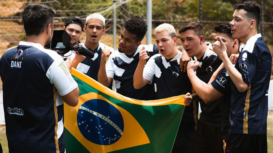 Times brasileiros seguem na elite mundial do Free Fire
