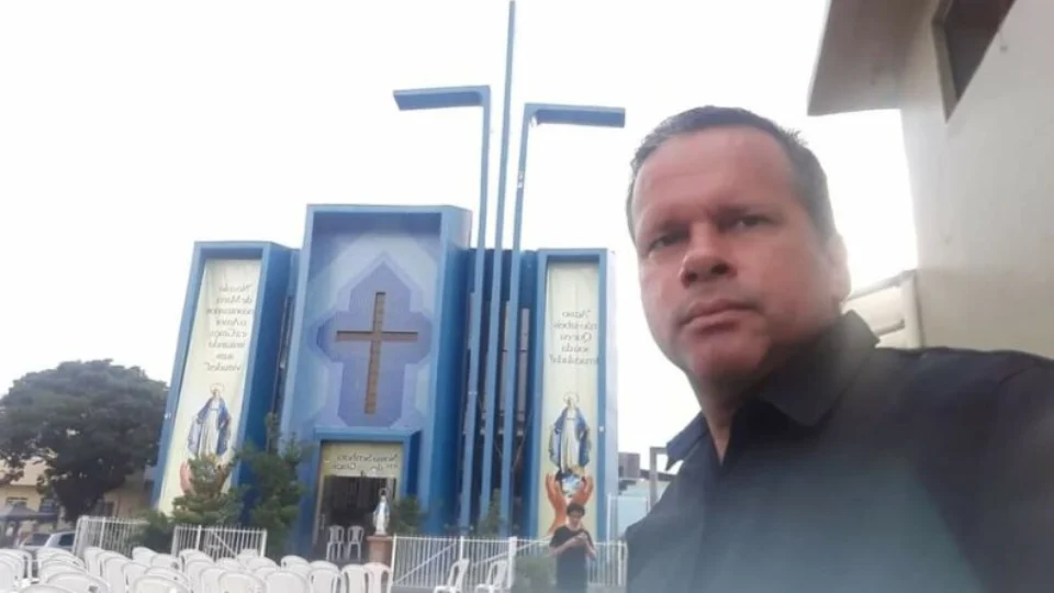 Cinegrafista desaparecido é encontrado morto dentro de banheiro em residência na Zona Sul.