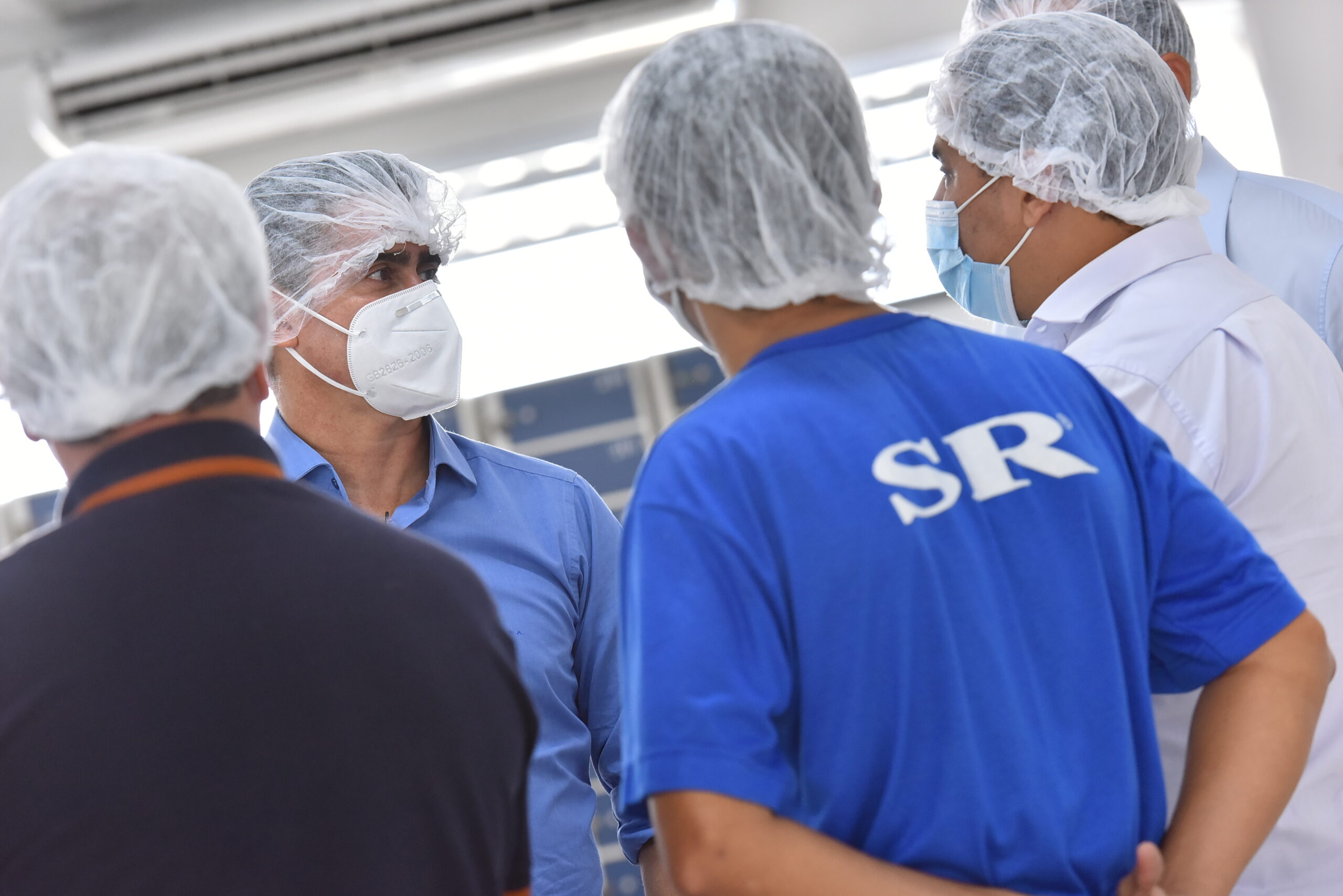 Prefeito David Almeida fecha aquisição de 1,5 milhão de seringas para vacinação contra a Covid-19