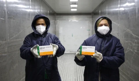 Logística para distribuição de doses da vacina contra a Covid-19, no interior do Estado, é definida