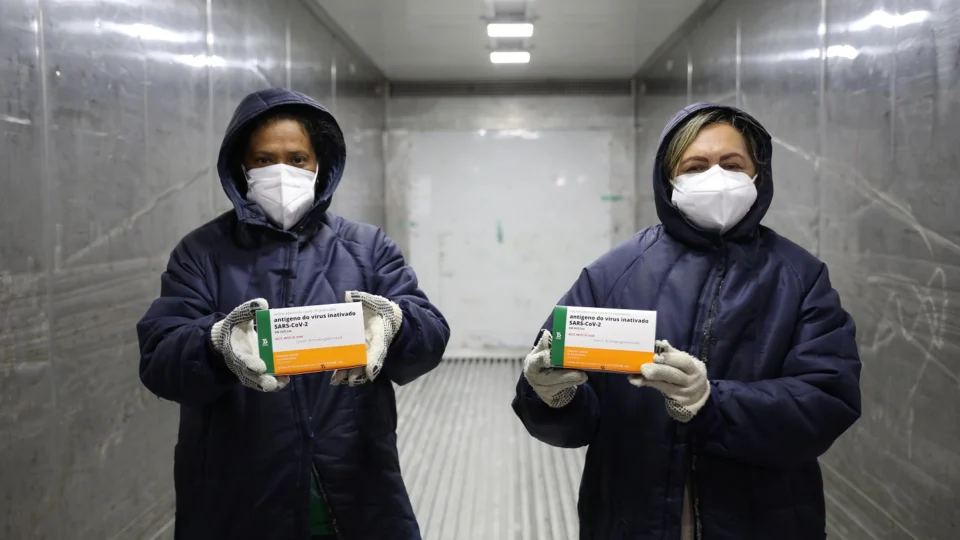 Logística para distribuição de doses da vacina contra a Covid-19, no interior do Estado, é definida