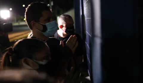 Transferência de pacientes com Covid-19 para outros Estados traz esperança aos familiares