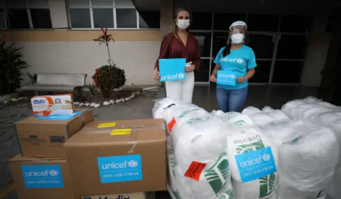 Parceria entre Governo do Amazonas e Unicef beneficia maternidades com 114 mil itens de EPI