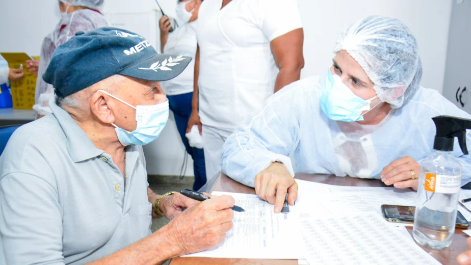 Confira as estratégias para a vacinação de idosos a partir dos 70 anos da Prefeitura de Manaus