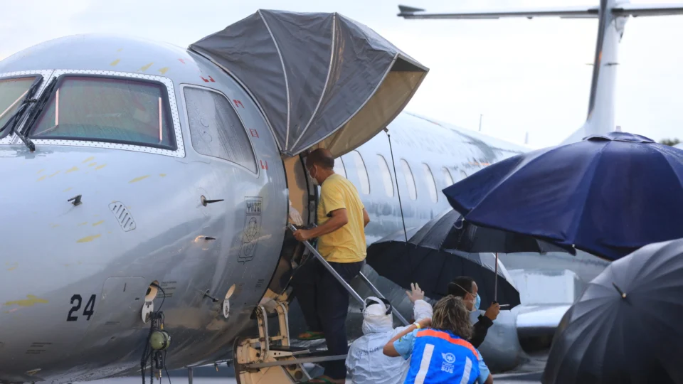 Mais 16 pacientes são transferidos de Manaus para o Maranhão