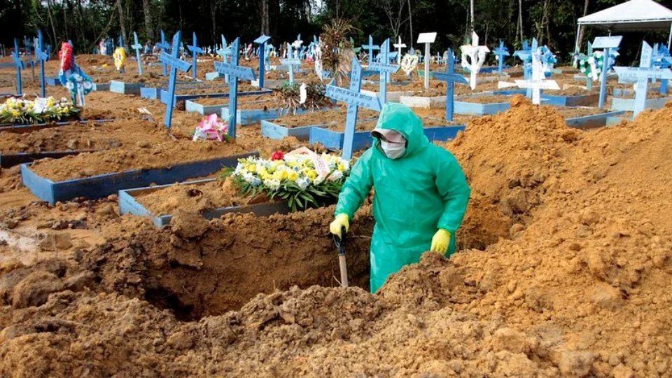 Cemitérios de Manaus registram 66 sepultamentos nas últimas horas