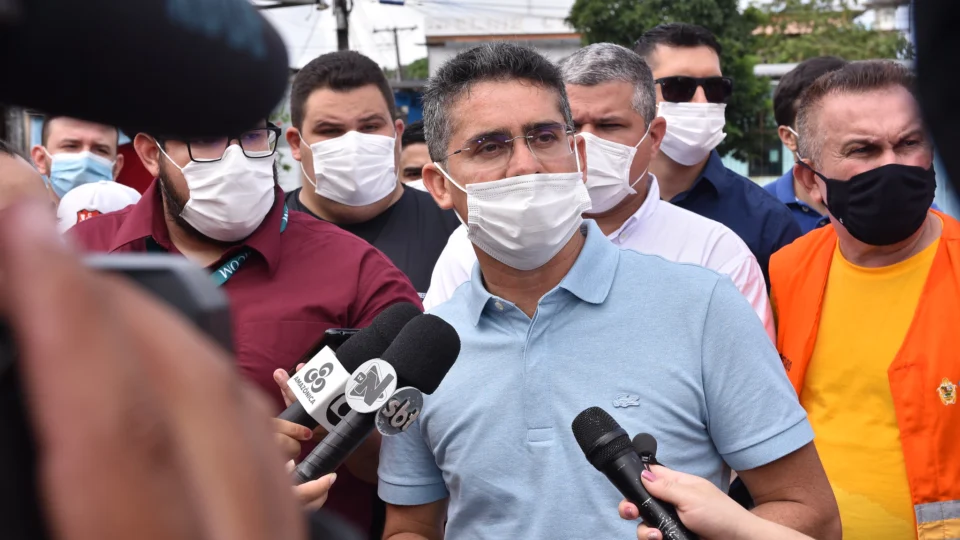 Prefeito David Almeida anuncia pacote de medidas em combate à Covid-19