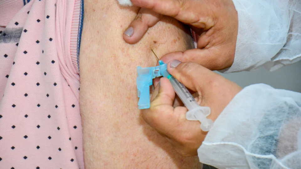 Vacinação contra Covid-19 para idosos em Manaus inicia nesta sexta (29), confira o cronograma