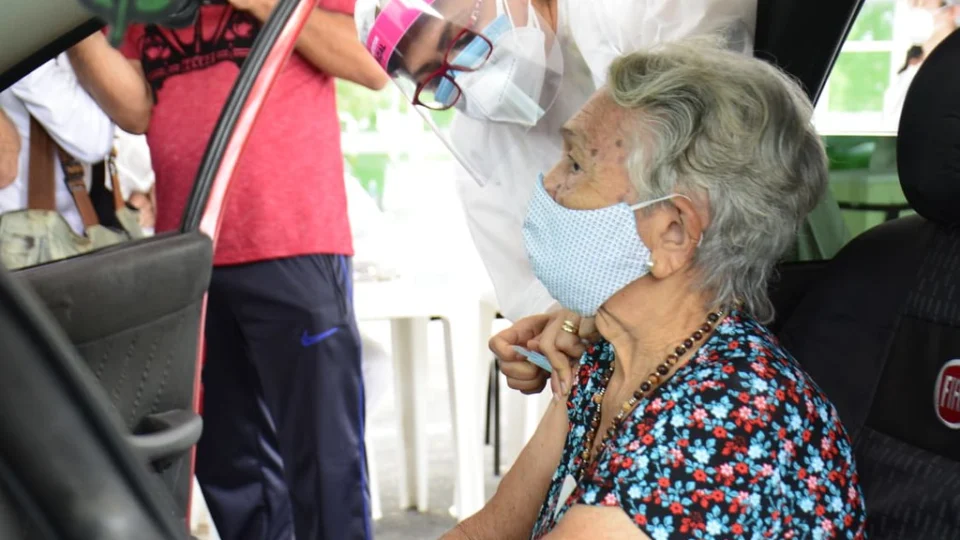 Confira datas, locais e horários de vacinação para idosos em Manaus