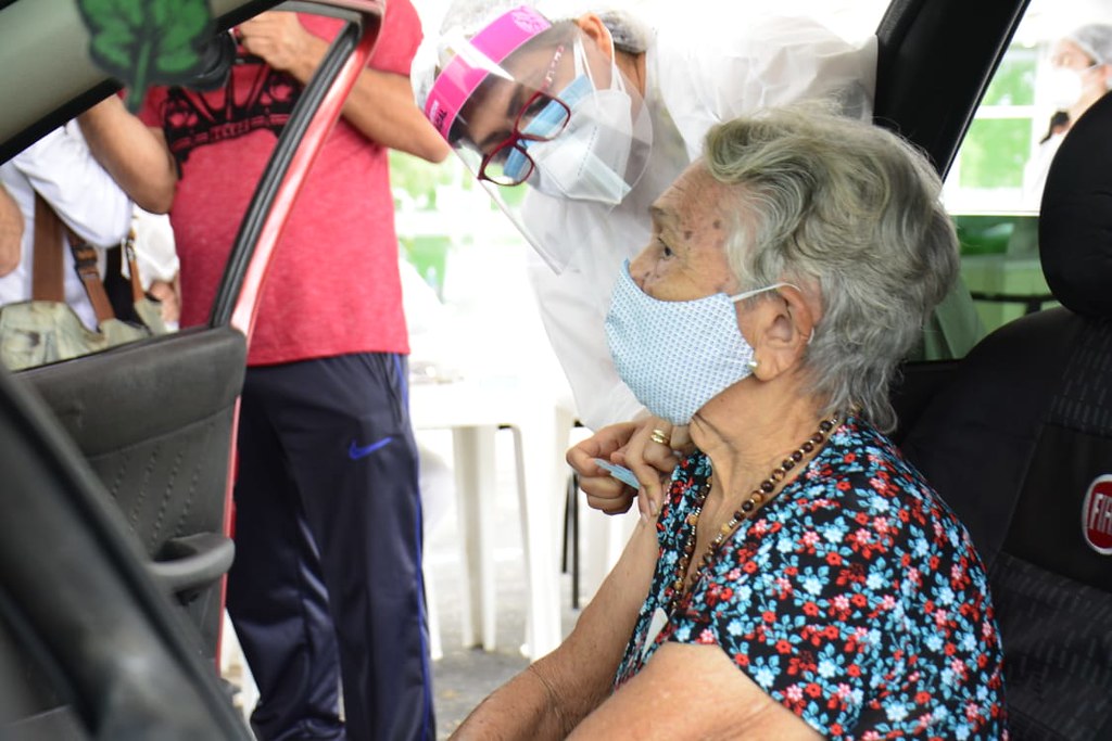 Confira datas, locais e horários de vacinação para idosos em Manaus.