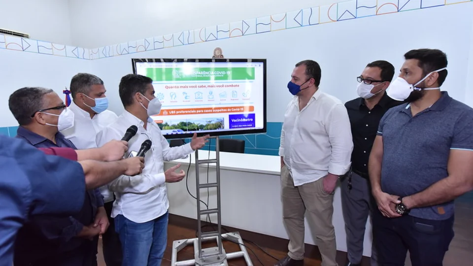David Almeida lança Portal da Transparência Covid-19 com ‘Vacinômetro’ sobre dados da imunização em Manaus