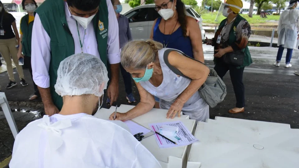 Prefeitura inicia vacinação contra Covid-19 para idosos a partir de 80 anos