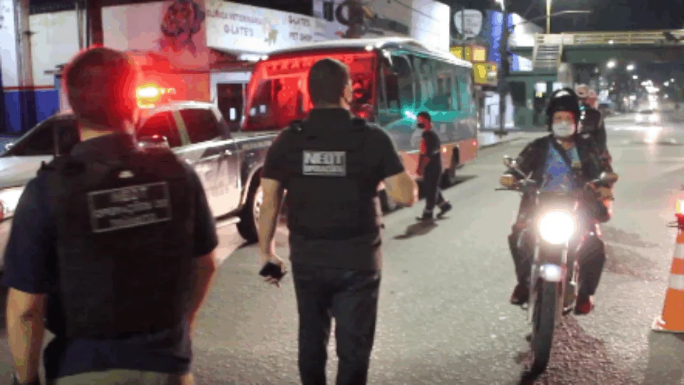 Veja o vídeo da fiscalização na primeira noite do toque de recolher em Manaus