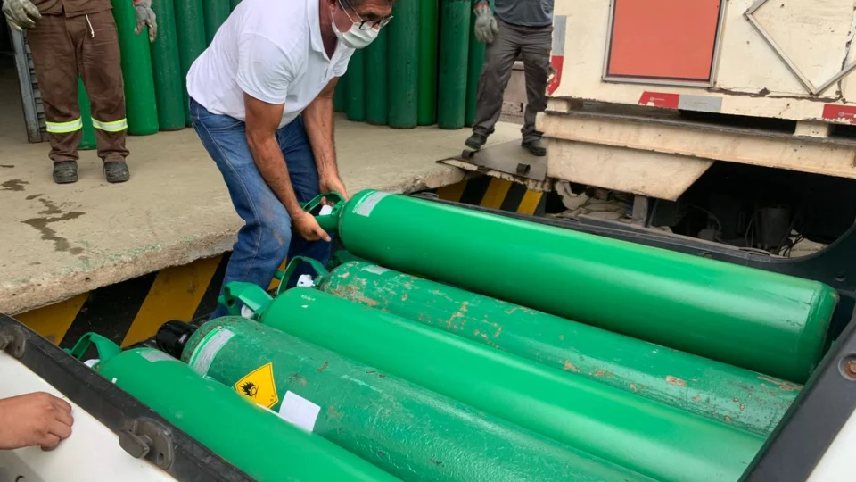 Cinco municípios do Amazonas recebem cilindros de oxigênio