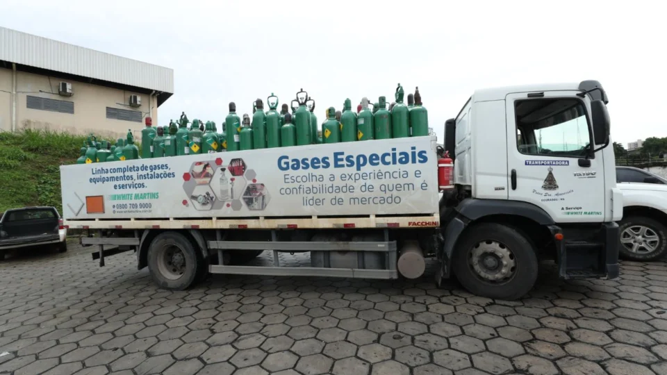 Mais de 1,3 mil cilindros de oxigênio já foram enviados para municípios do interior
