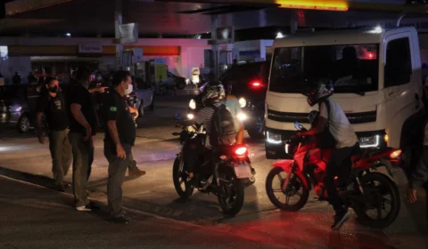 71 pessoas são detidas pelo descumprimento do “Toque de recolher”; Veja vídeos das prisões