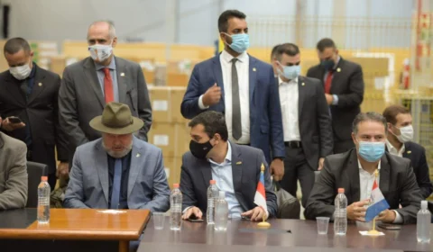 Governo do AM recebe 256 mil doses de vacina nesta segunda-feira; “É o primeiro passo”