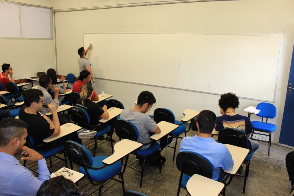 Núcleo do Consumidor da DPE-AM pede redução de 20% em mensalidades escolares para 2021.