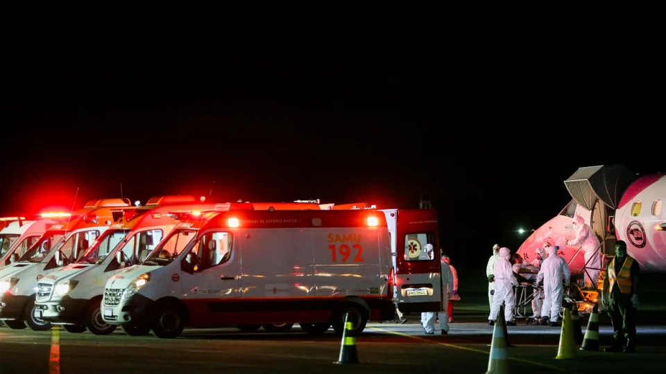 Mais 16 pacientes em tratamento da Covid-19 são transferidos para Goiânia nesta quinta-feira (28)