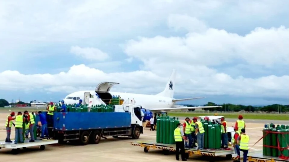 Cilindros de oxigênio doados por Gusttavo Lima estão a caminho de Manaus; Infraero confirma voo com a carga