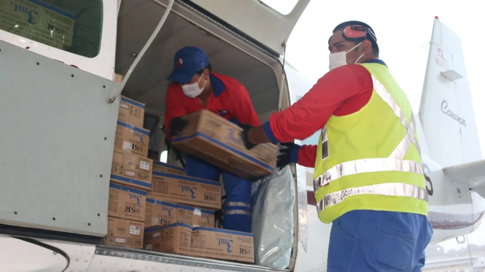 Doses da vacina contra à Covid-19 seguem sendo distribuídas em Municípios do AM